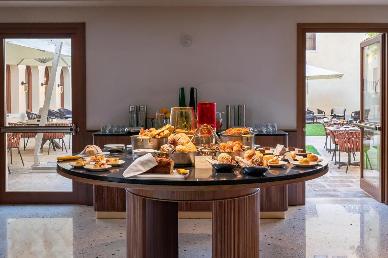Ca'di Dio-Small Luxury Hotel Venezia Esterno foto A buffet at a hotel