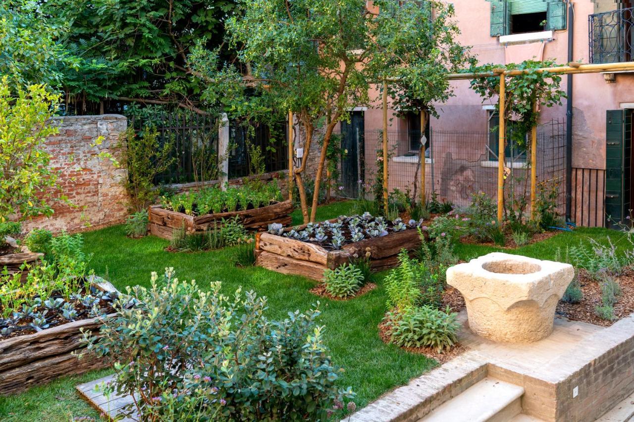 Ca'di Dio-Small Luxury Hotel Venezia Esterno foto The garden of the museum