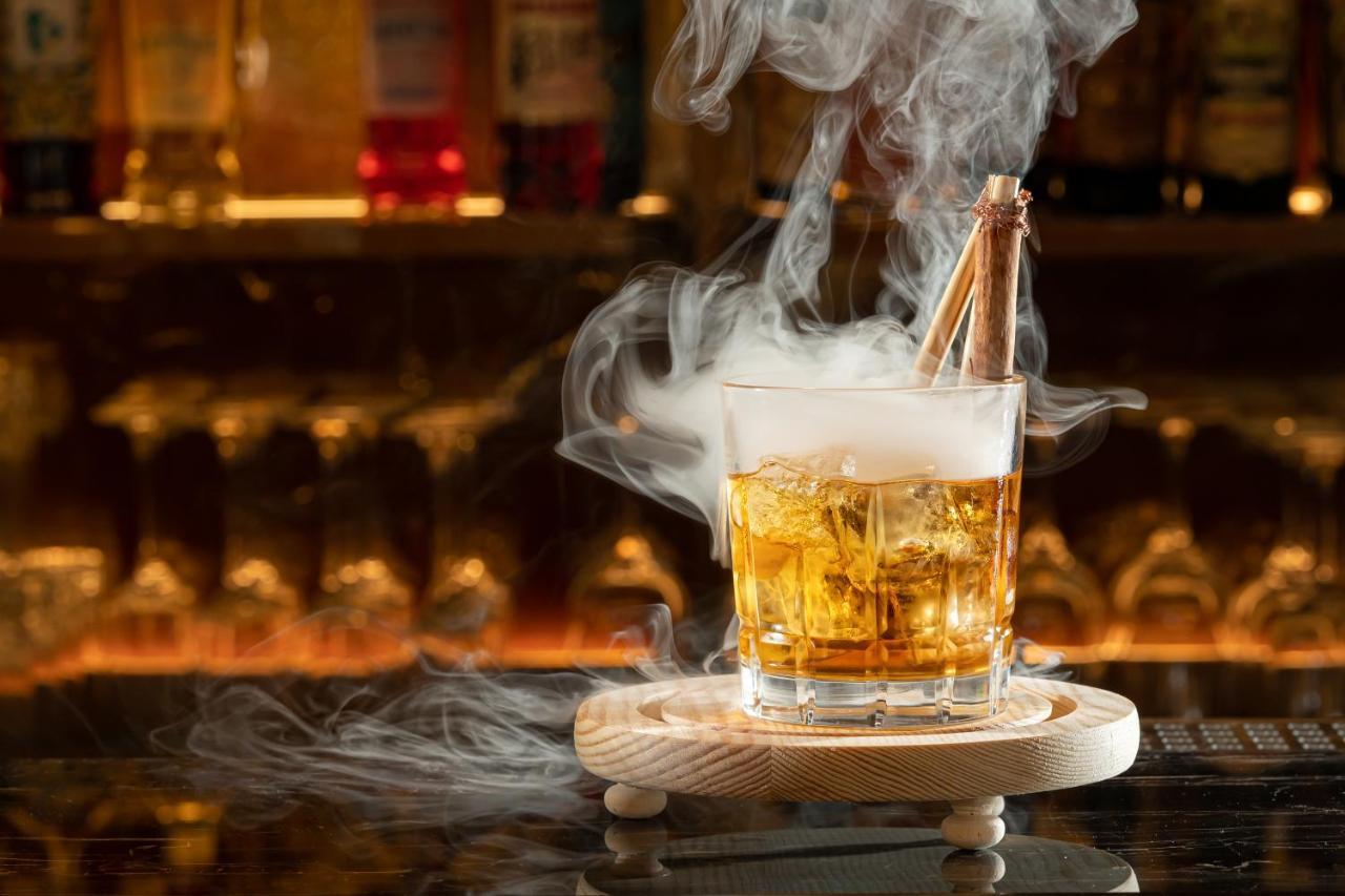 Ca'di Dio-Small Luxury Hotel Venezia Esterno foto A glass of whisky with smoke