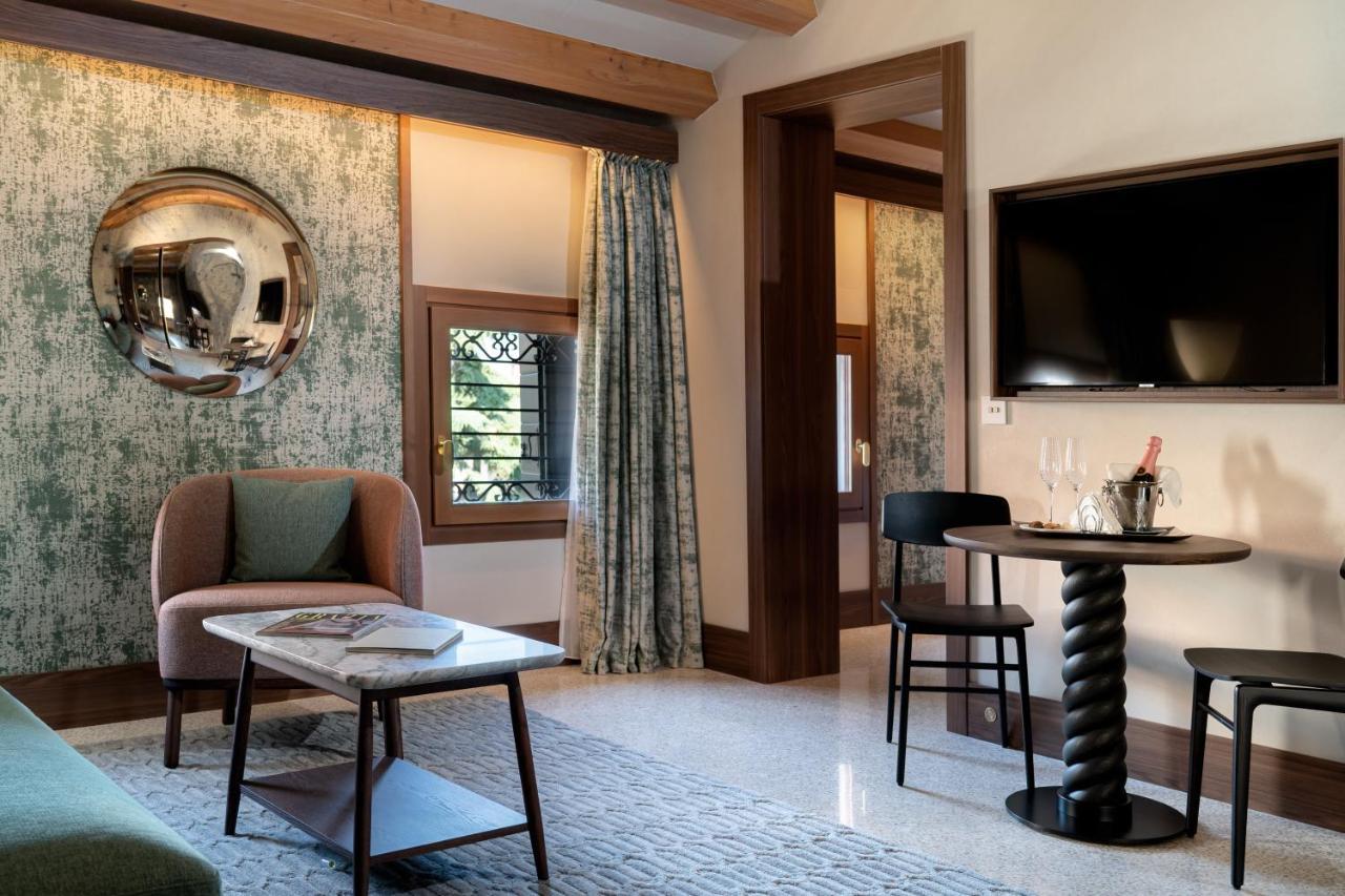 Ca'di Dio-Small Luxury Hotel Venezia Esterno foto A suite at the hotel
