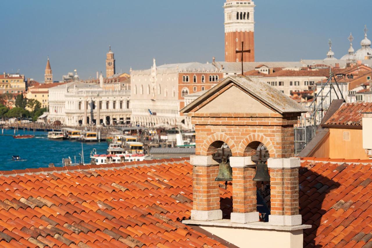 Ca'di Dio-Small Luxury Hotel Venezia Esterno foto The bell tower of the church