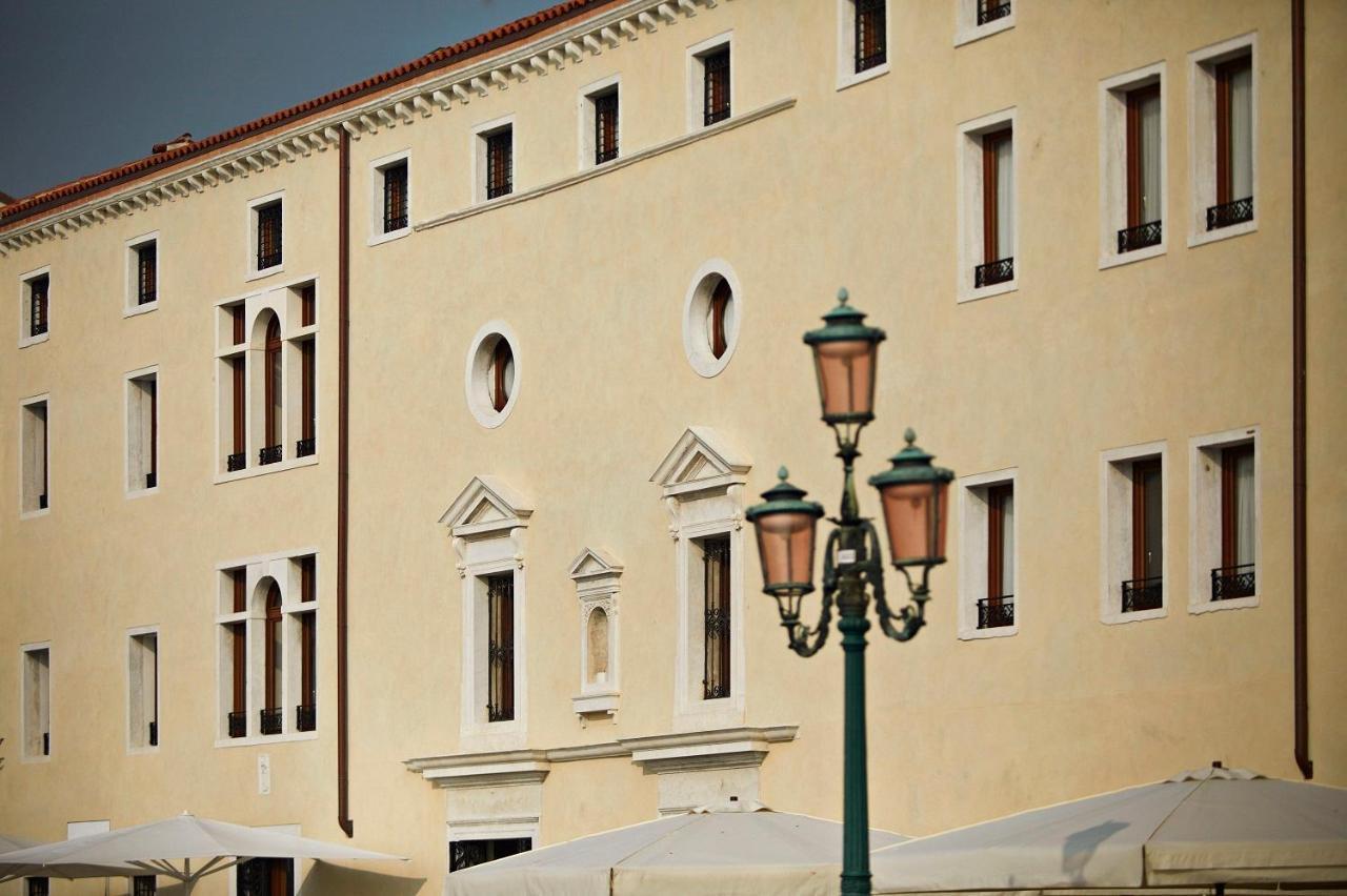 Ca'di Dio-Small Luxury Hotel Venezia Esterno foto The facade of the palace